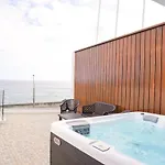 South Shore 2 - Jacuzzi - Host & Chill * São Roque